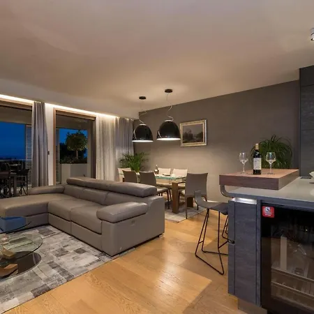Luxury Gabriela With Pool Split