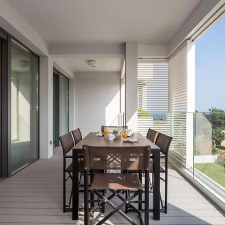 Luxury Gabriela With Pool Apartment *